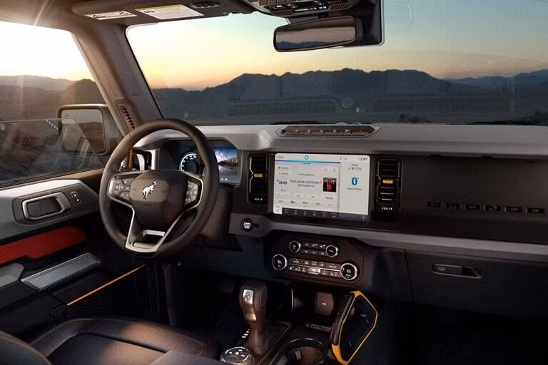 2025 Ford 2023 Bronco® Outer Banks® 2.7L EcoBoost® Everglades™ (4-door) - Image 9