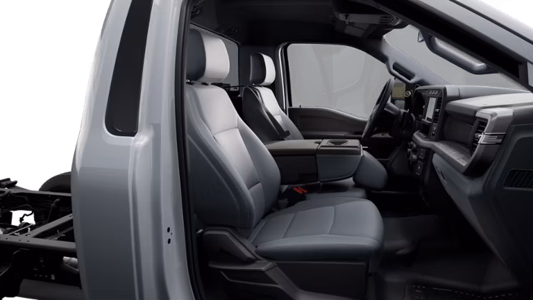 2025 Ford F-600® XL 6.7L POWER STROKE® V8 TURBO DIESEL Crew Cab 4X2/4X4 - Image 6