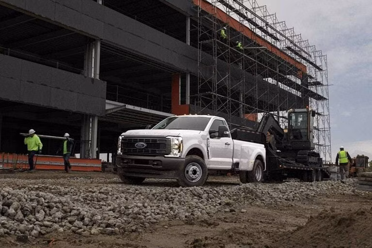 2025 Ford F-350® XLT 6.7L POWER STROKE® V8 TURBO DIESEL SuperCab 4X2/4X4 - Image 9