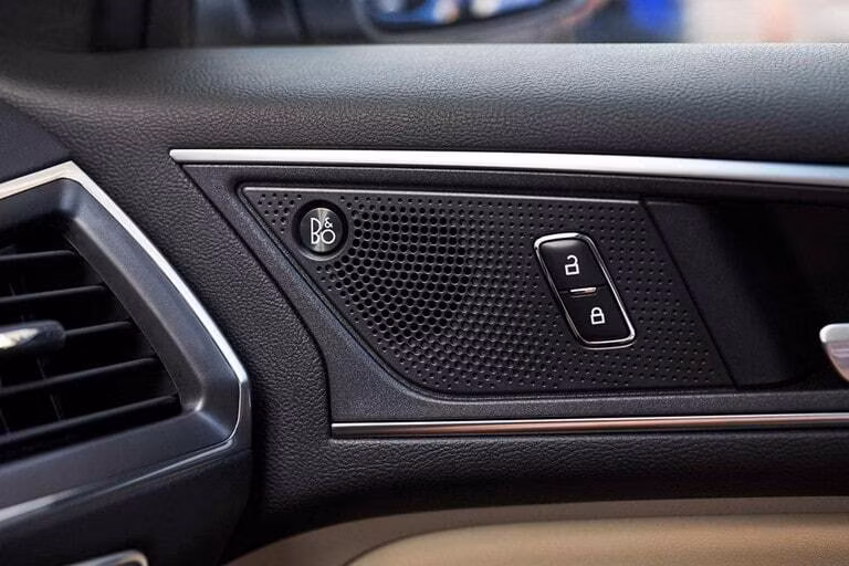 2025 Ford 2024 Edge® Titanium - Image 8