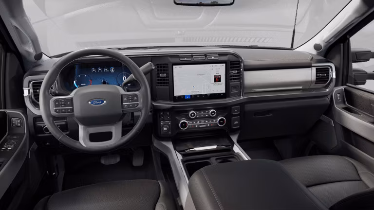 2025 Ford 2024 Super Duty® F-250® LARIAT 6.8-litre V8 Regular Cab 4x2/4x4 - Image 4