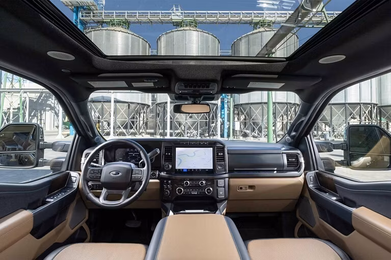 2025 Ford 2024 Super Duty® F-250® LARIAT 6.8-litre V8 Super Cab 4x2/4x4 - Image 10