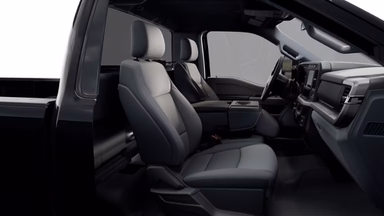 2025 Ford 2024 Super Duty® F-250® XLT 6.8-litre V8 Regular Cab 4x2/4x4 - Image 6