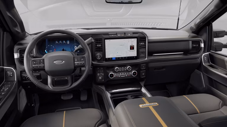 2025 Ford 2024 Super Duty® F-450® Platinum 6.8-litre V8 Regular Cab 4x2/4x4 - Image 5