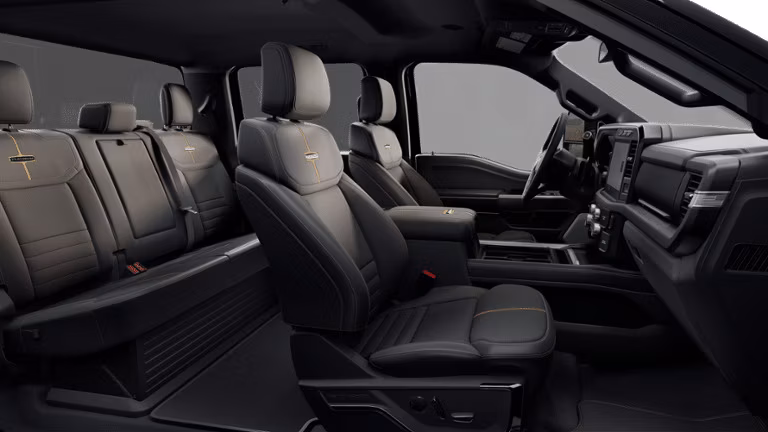 2025 Ford 2024 Super Duty® F-450® Platinum 6.8-litre V8 Super Cab 4x2/4x4 - Image 6