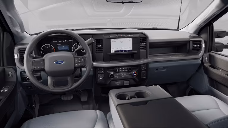 2025 Ford 2024 Super Duty® F-450® XL 6.8-litre V8 Gas Regular Cab 4x2/4x4 - Image 2