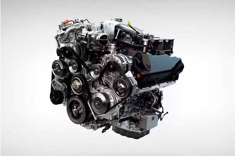 2025 Ford 2024 Super Duty® F-450® XL 6.8-litre V8 Gas Regular Cab 4x2/4x4 - Image 5