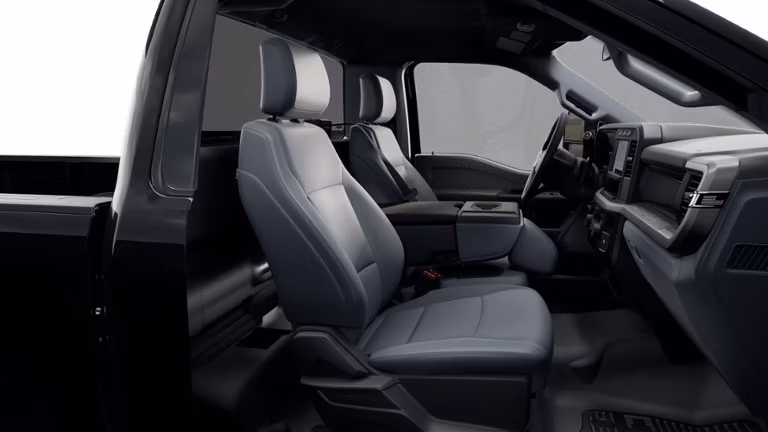 2025 Ford 2024 Super Duty® F-450® XL 6.8-litre V8 Gas Regular Cab 4x2/4x4 - Image 6