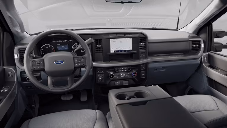 2025 Ford 2024 Super Duty® F-450® XLT 6.8-litre V8 Super Cab 4x2/4x4 - Image 6