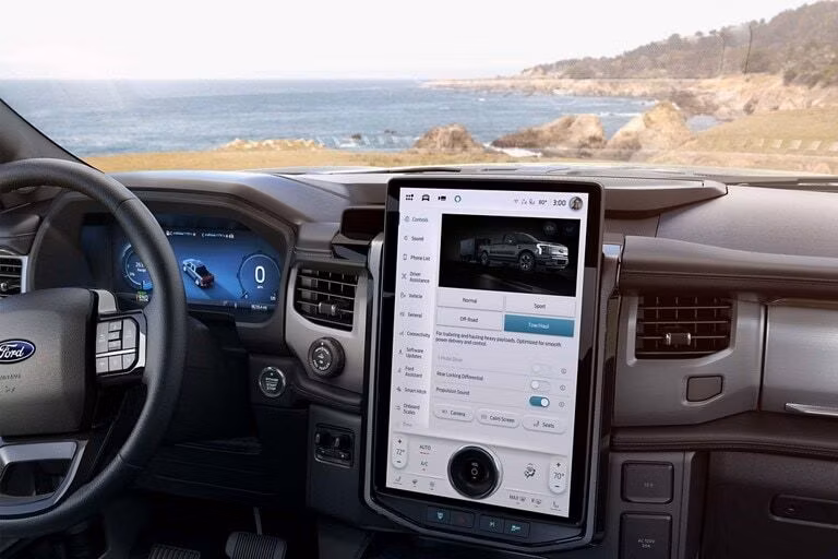 2025 Ford 2024 F-150 Lightning® FLASH™ SuperCrew® 4x4 - Image 9