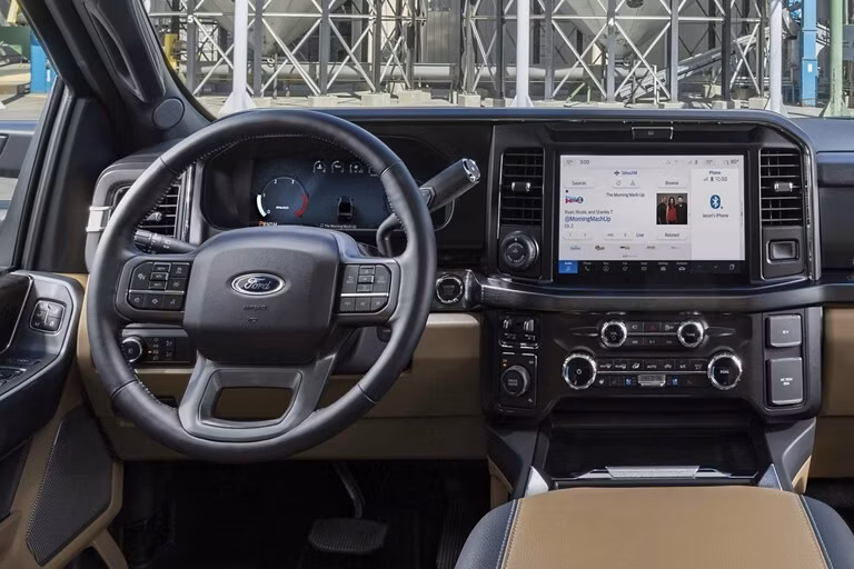 2025 Ford 2025 Super Duty® F-350® Lariat® 6.7L Power Stroke® V8 Turbo Diesel Regular Cab 4x2/4x4 - Image 9